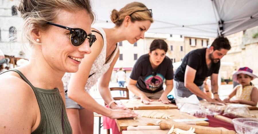 Montepulciano: Pasta-Making Class with Tasting and Wine - Making pici by hand