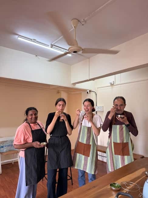 Mumbai: Indian Cooking Class & Cultural Delights - A Mumbai cooking class that begins at the market