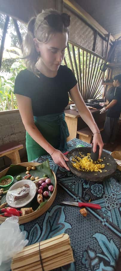 Munduk Balinese Cooking Class lunch/Dinner at a Local Home - A Balinese cooking class inside a real family home