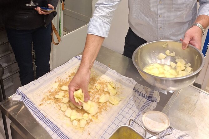 Nabiel's Vienna Cooking Class - Food talk, wine, and the social side