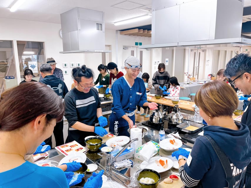Naha Makishi Public Market : Sushi making experience - Starting on the third floor of Makishi Public Market