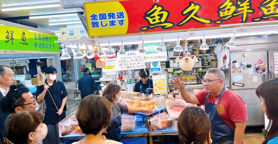 Naha Makishi Public Market : Sushi making experience - Seeing Okinawan fish before making sushi