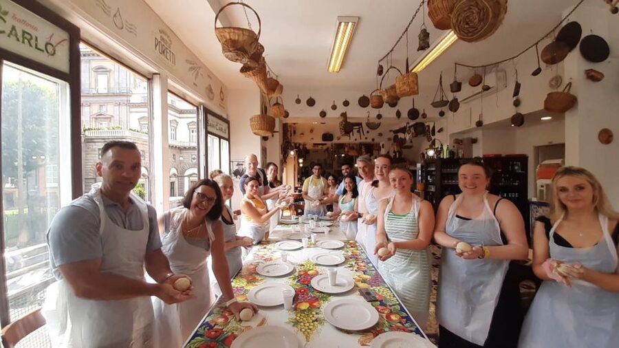 Naples: Neapolitan Pizza and Tiramisù Making Class - At a glance