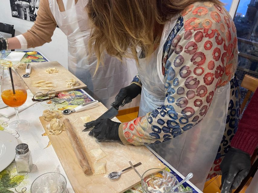 Naples: Pasta Cooking Class with Tiramisù and a Drink - Key things to know before you book