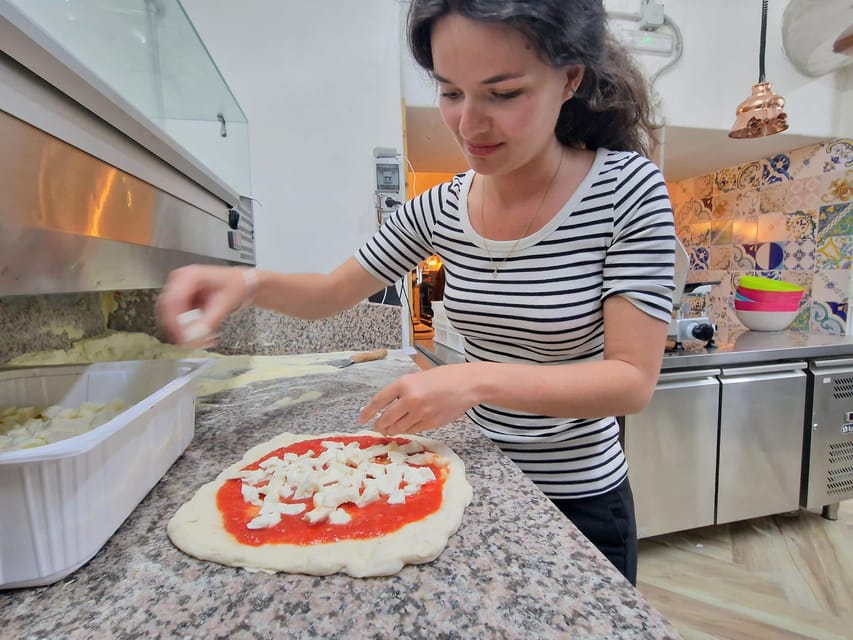 Naples: Pizza Making Class with Local Pizzaiolo - Stretching the dough without ruining it