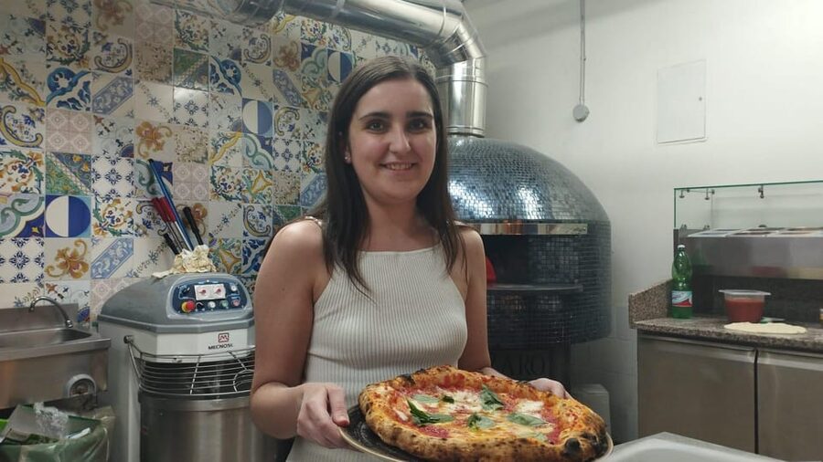 Naples: Pizza Making Class with Neapolitan Chef and drink - Price, timing, and what you receive
