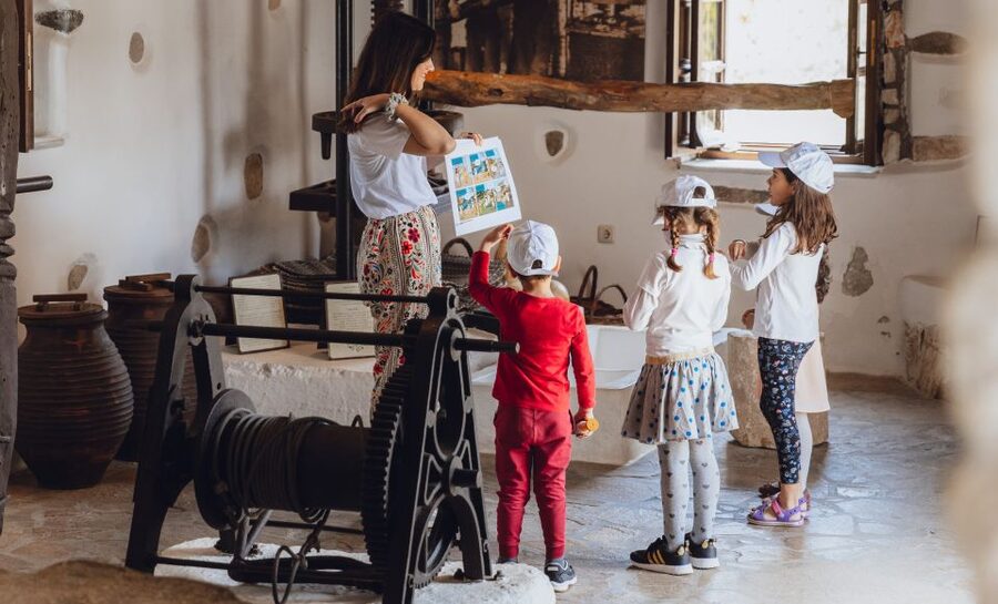 Naxos Town: Olive Oil Tasting & Baking in the Heart of Town - A light Naxian meal after the baking