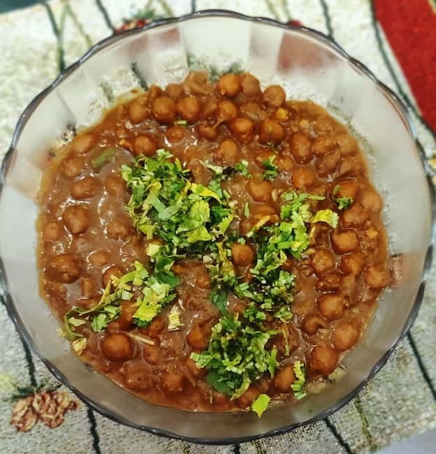 New Delhi: Traditional Indian Cooking Class & Market Visit - Chai, plants, and a traditional Delhi home