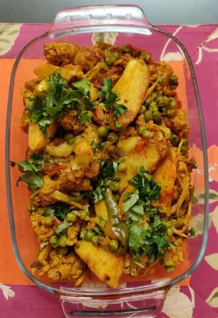New Delhi: Traditional Indian Cooking Class & Market Visit - Choosing your menu with Lubna
