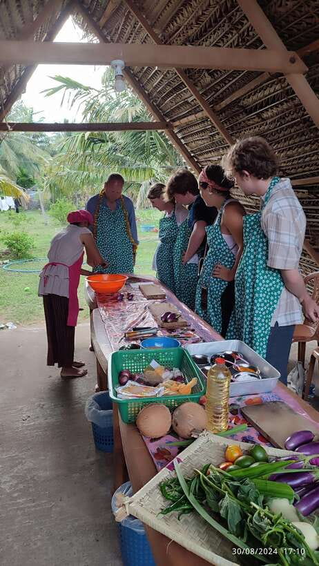 Nilaveli: Sri Lankan Cooking Class with a Local Family - Four hours of cooking, one hour at the table