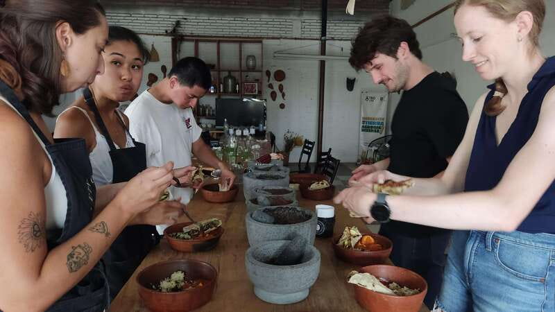 Oaxaca: Oaxacan Mole Workshop with a Traditional Cook - The market walk brings the menu to life
