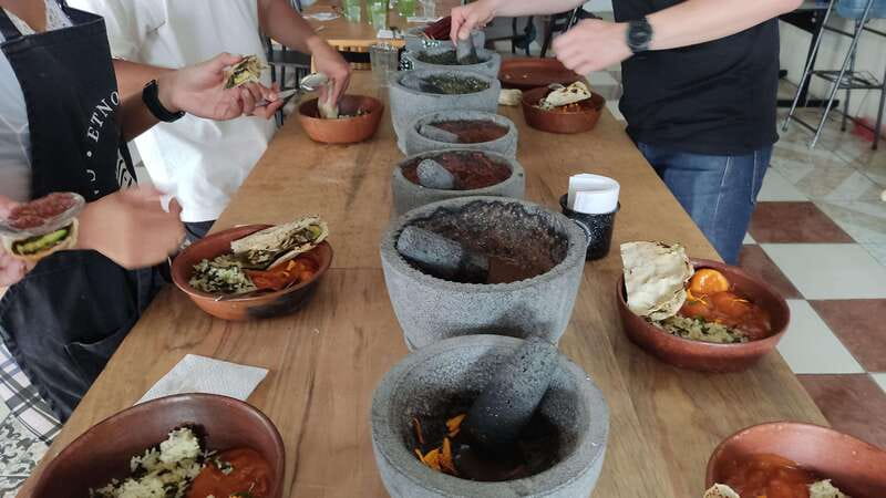 Oaxaca: Oaxacan Mole Workshop with a Traditional Cook - The guides make the difference