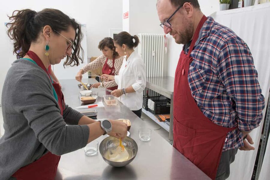 only in ITALIAN - International aperitif + cooking class in Italian - Due sessioni ai fornelli e ricette dal mondo