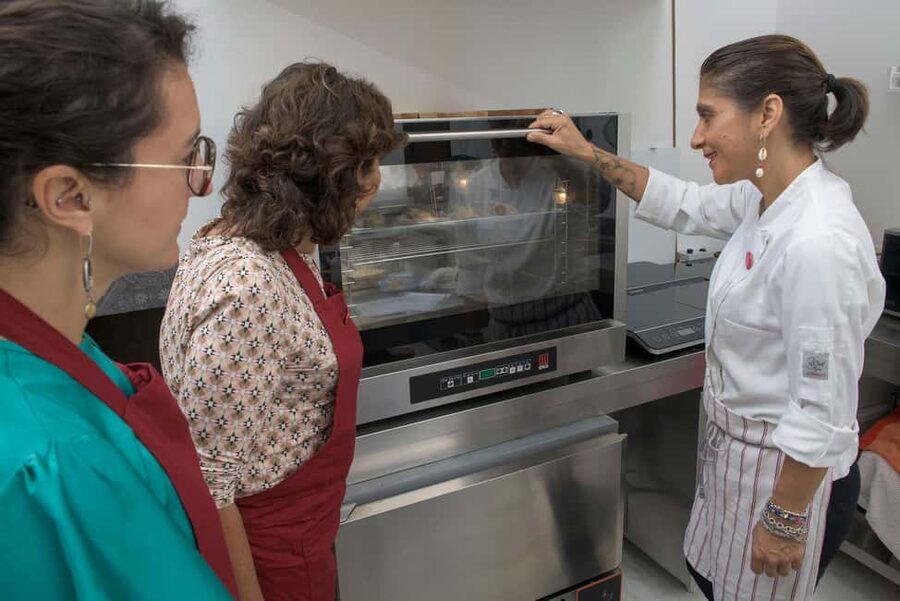 only in ITALIAN - International aperitif + cooking class in Italian - Quanto vale il prezzo di 49 dollari