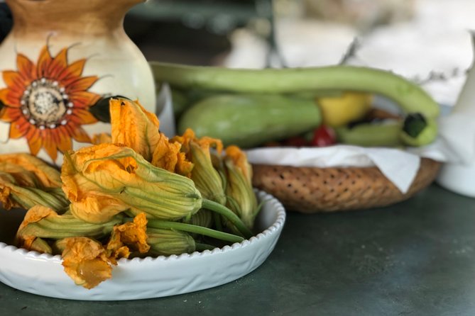 Organic cooking class with a sommelier in an Olive and wine farm - Who will enjoy this class most