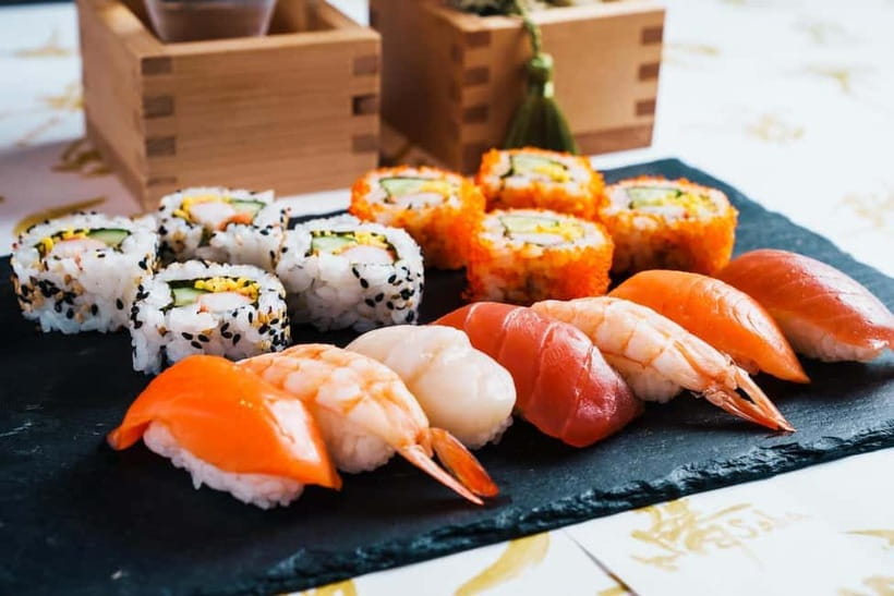 Osaka: Roll and Authentic Sushi Making Class in Dotonbori - The opening quiz gives sushi some context