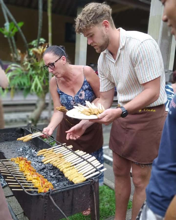 packages cooking class and romantic dinner in a local home - What the $70 price buys you
