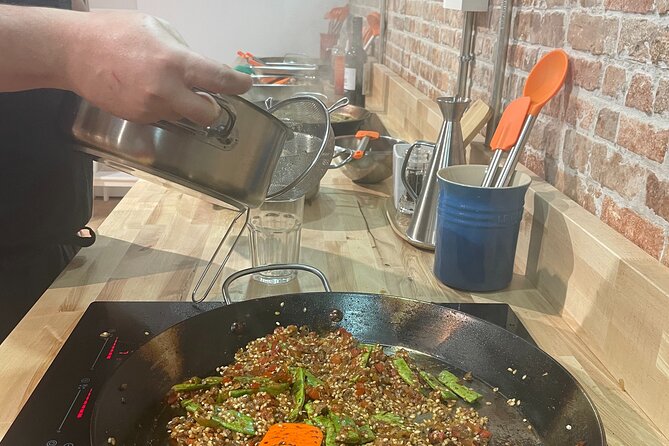 Paella and Burnt Basque Cheesecake Cooking Class (in Bilbao) - Timing, meeting point, and planning your morning