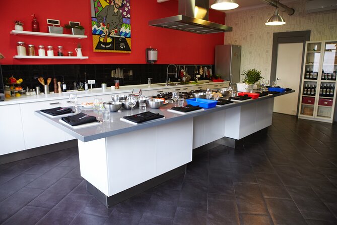 Paella Class & Bottomless Wine: Las Ramblas Views - Should you book it?