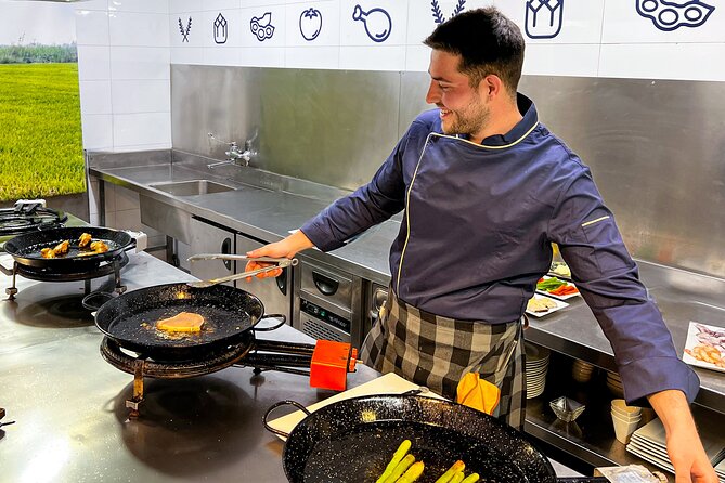 Paella Cooking Class, Wine Tasting & Central Market in Valencia - Tapas, cava, and Spanish wine