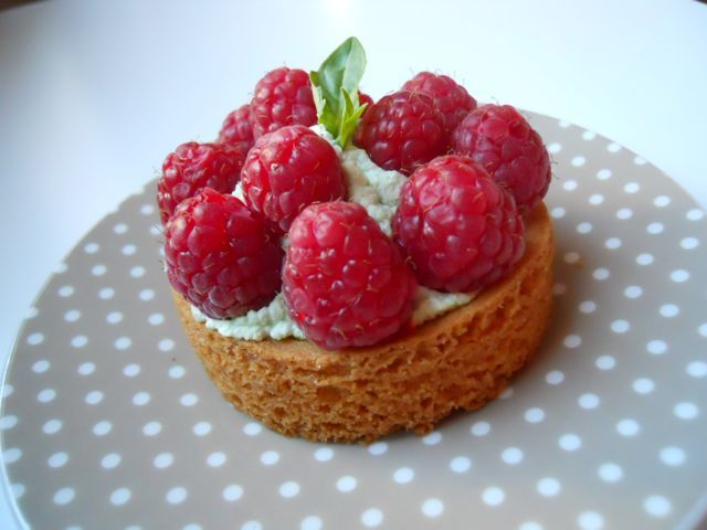 Paris: 2.5-Hour French Pastry Cooking Class - A French pastry class in a Parisian loft