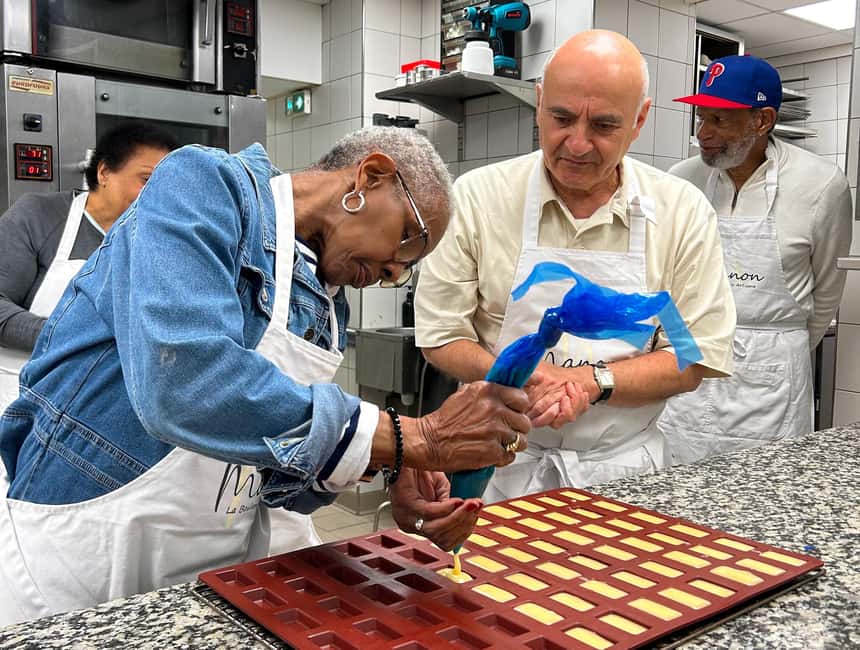 Paris: Baking Insider Experience - Baguette shaping and the pleasure of fresh bread