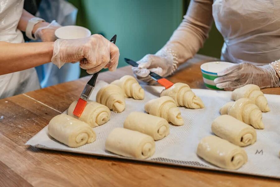 Paris: French Croissant Baking Class with a Chef - When to schedule the class