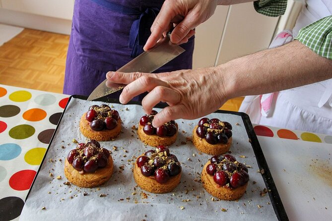 Paris French Cuisine Small Group Cooking Class with Lunch - How personal is the small-group format?