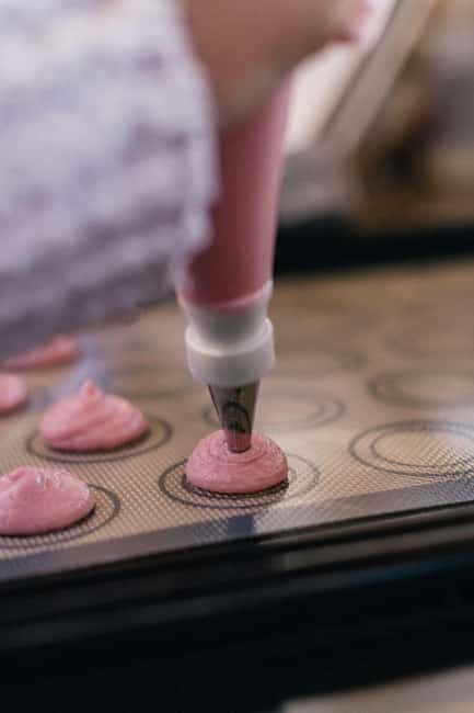 Paris: Macaron Baking Class - Baking and seeing the results take shape