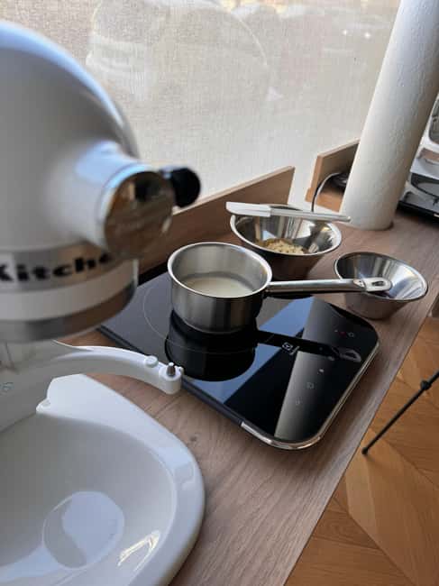 Paris: Macaron Baking Class in Central Paris - The central Paris setting and meeting point