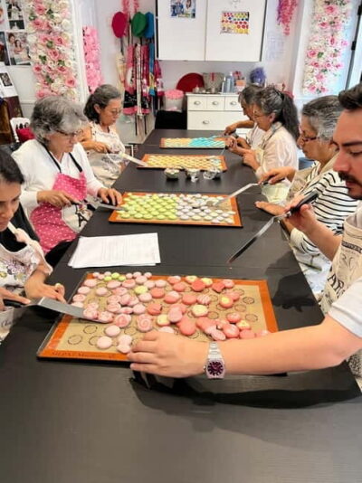 Paris: Montmartre Macaron Baking Workshop