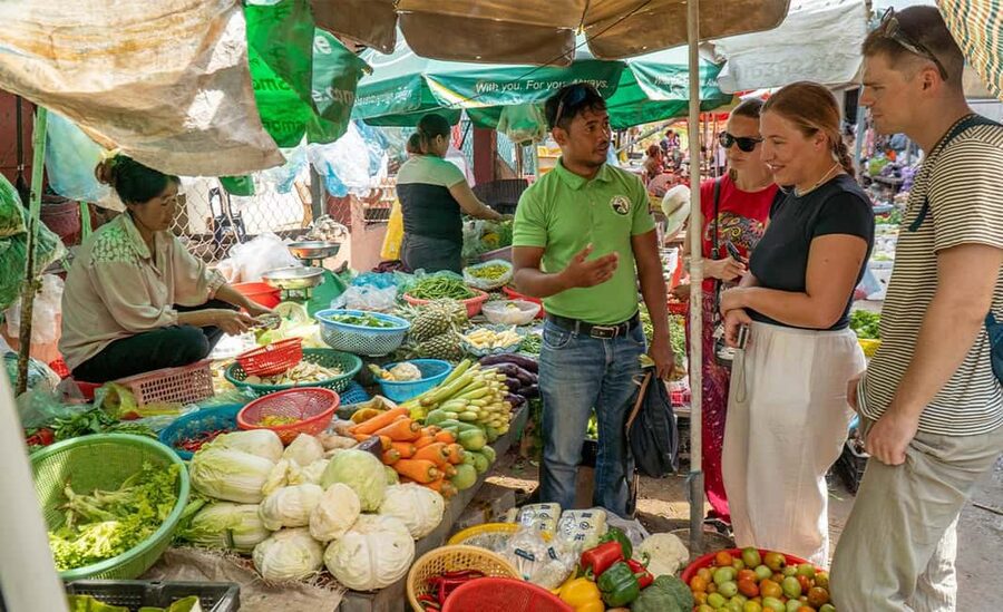 Phnom Penh Evening Food Tour -On Promotion Price limit Offer - Wat Botum Park brings the street-food change of pace
