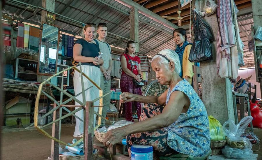 Phnom Penh: Walking Tour, Food Tour & Sunset Cruise - Wat Phnom and the story of Lady Penh