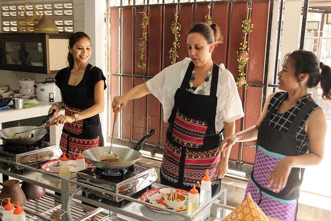 Pink Chili - Thai Cooking Class and Market Tour in Bangkok - Meeting Pimmy at Pink Chili Thai Cooking School