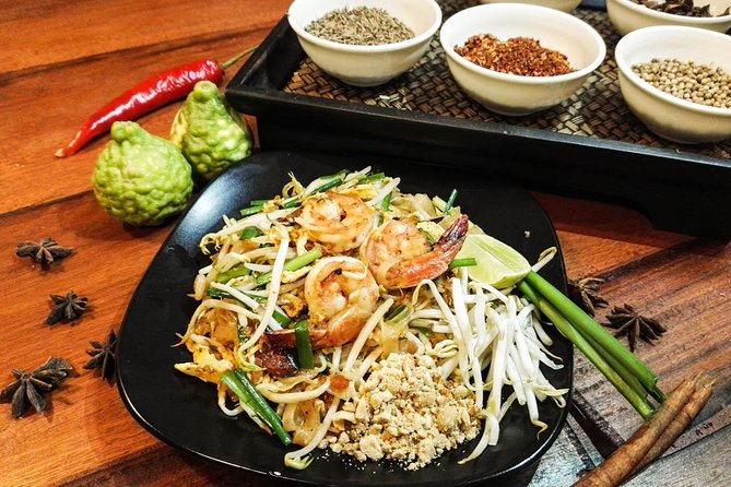 Pink Chili - Thai Cooking Class and Market Tour in Bangkok - The teaching style and group experience