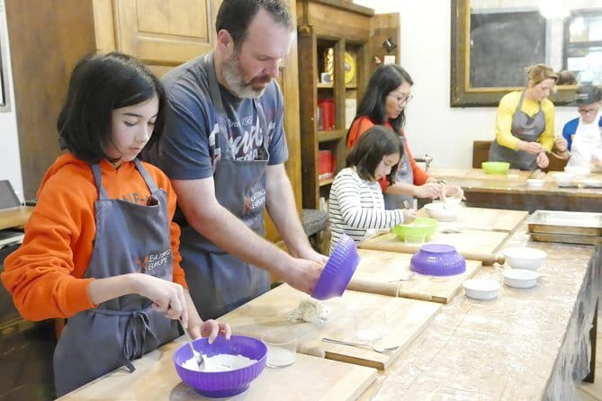 Pizza & Gelato Making Class in Oltrarno with Eating Europe - Children, group size, and practical details