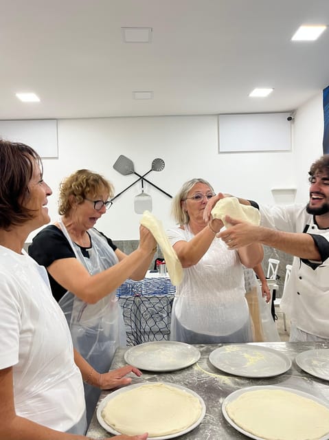 Pizza-Making Workshop by night with glass of wine - What the chef’s guidance adds