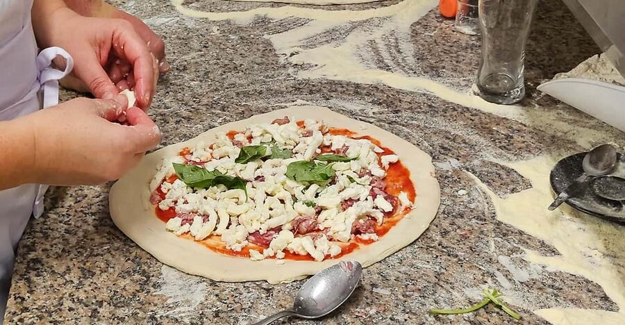 Pizza Pro, a Hands-On Cooking Class Near Castel Sant Angelo - Starting with prosecco and the basics