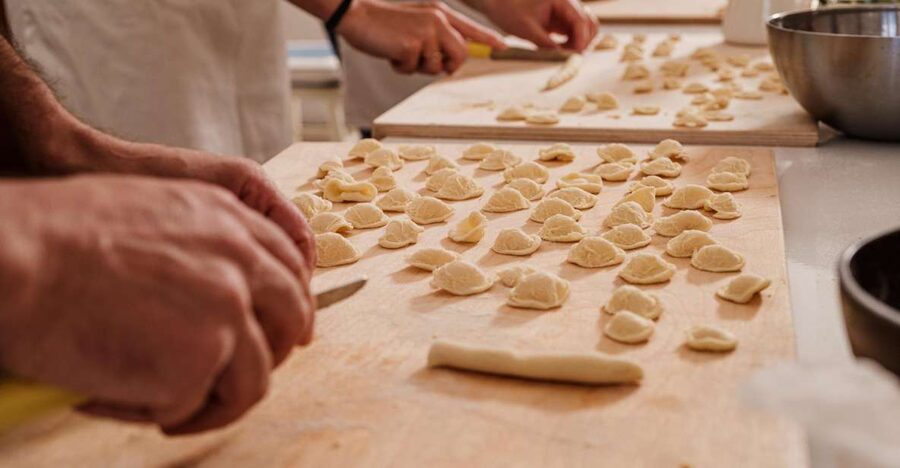 Polignano:Pasta Cooking Class with Dinner, Wine & Limoncello - What the class does especially well