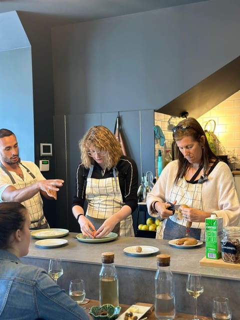 Porto: Local Market Tour & Cooking Class/Showcooking - What the market visit adds