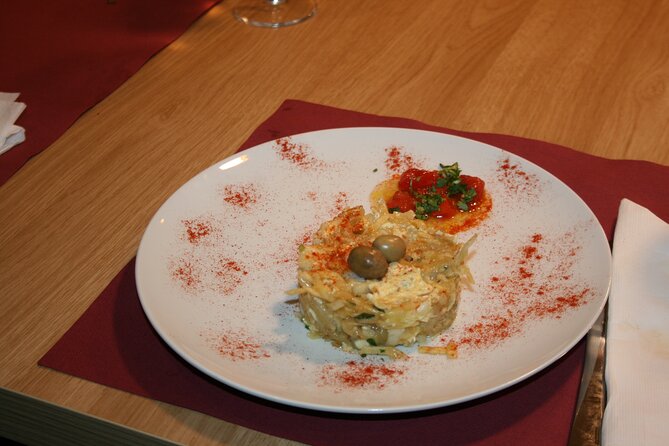 Portuguese Cooking Class in Porto with Portuguese Wine - The social table and private group format
