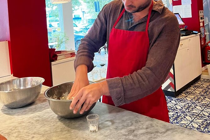 Premium Pizza Making Class at a Pizzeria in Como - Group size, timing, and the social pace