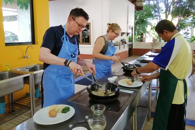 Private Half-Day Thai Cooking Class in Chiang Mai - What the four-hour schedule feels like