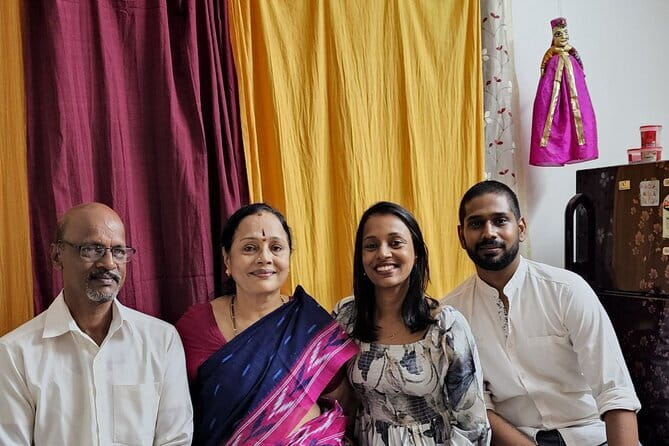 Private South Indian Cooking Class in Bangalore with a Local - A private welcome in Vibhutipura