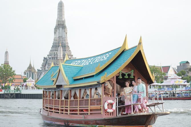 Private Tour: Grand Palace,Wat Phra Kaew, Museum&Cooking Class - A tuk-tuk ride and the local market