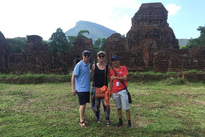 Pu Luong Day Tour: Trekking Villages, Bamboo Rafting & Waterfall - Chieng Lau Village and the old waterwheels