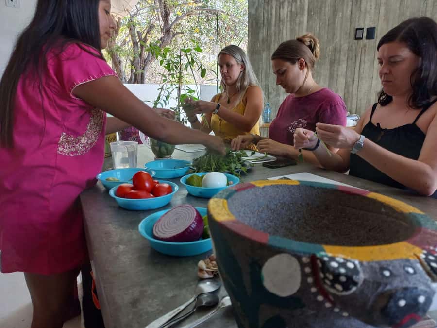 Puerto Escondido: Mexican Cooking Class, enjoy mexican food - Starting with tortillas, tacos and guacamole