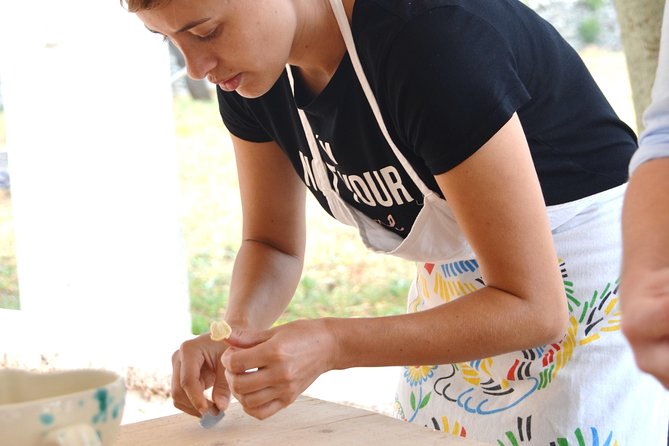 Puglia Cooking class "Le orecchiette, che pasta!" - Making orecchiette in a Puglian trullo