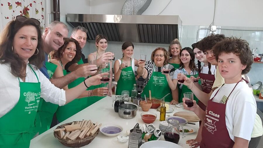 Ragusa: Traditional Sicilian Cooking Class - Fresh ricotta, cheese, and Sicilian wine