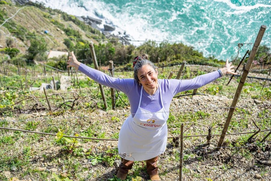 Riomaggiore: Cooking Class at a Local's Home - What happens during the three-hour class